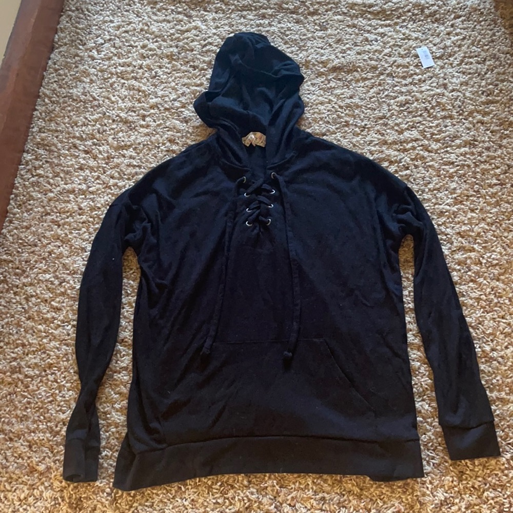 Black long sleeve drawstring hooded long sleeve